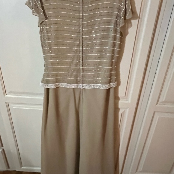 Jakara evening gown floor length worn once like new condition - Picture 3 of 3